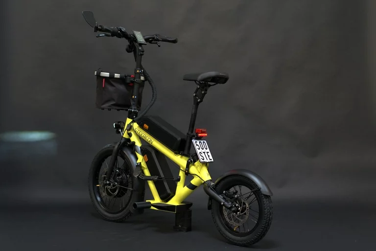 Idealer Begleiter fürs Camping der Steereon C30 Klapp E-Scooter