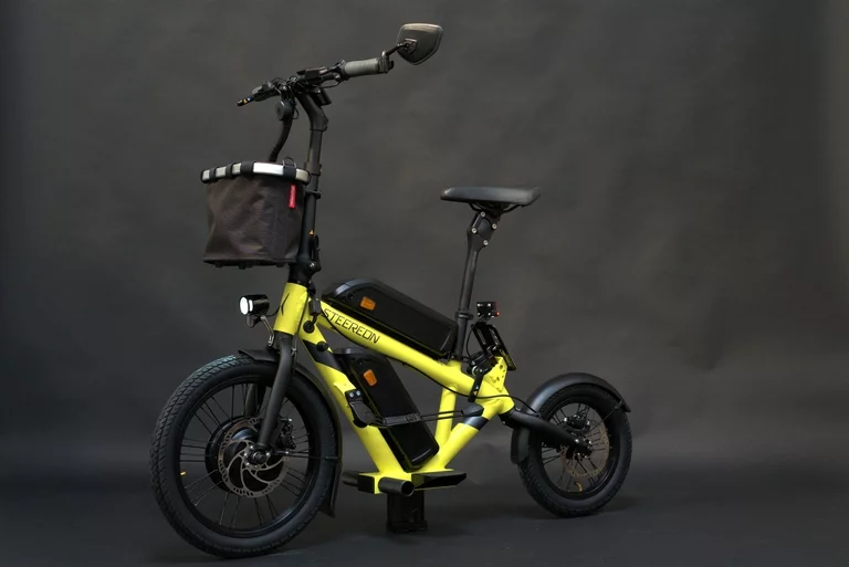 Steereon C30 in der Farbauswahl gelb mit Sitz und 500watt Leistung Extendet Range Version
